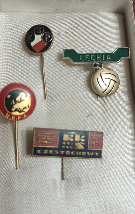 Przypinki piłkarskie Ekstraklasa vintage PRL