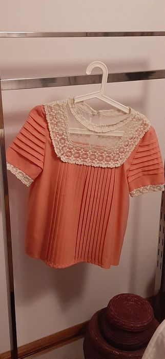 Blusa salmão com bordado