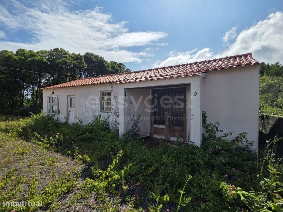 Moradia para Recuperar com Terreno - Madalena, Ilha do Pico