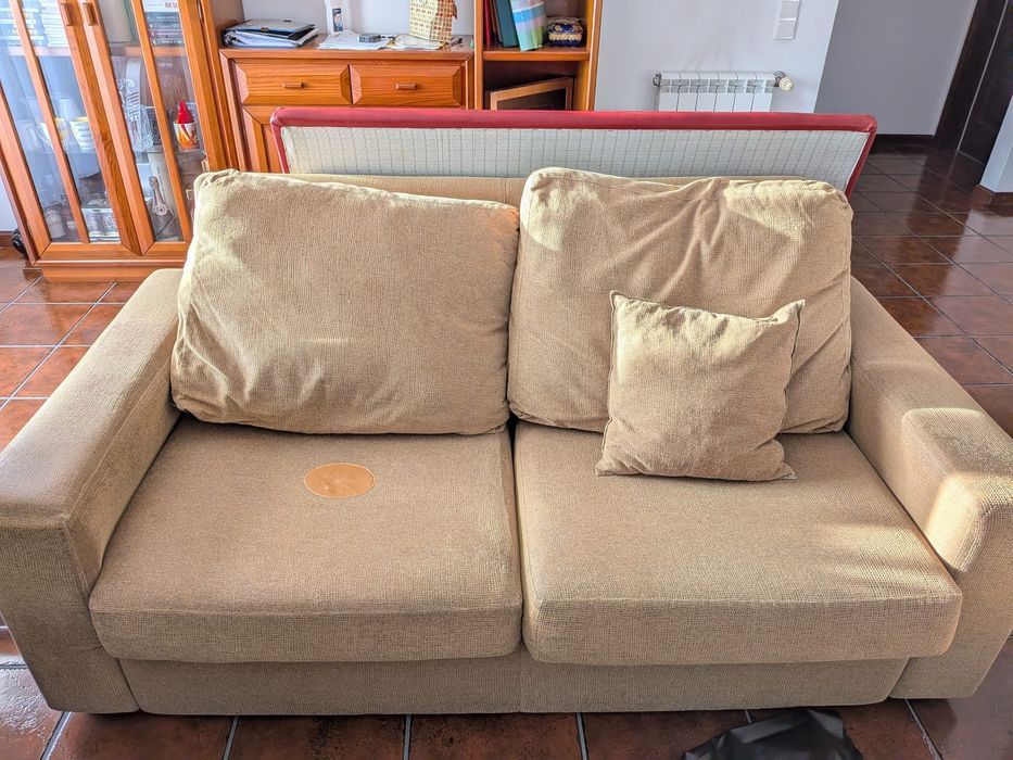 Sofa de sala amarelo torrado