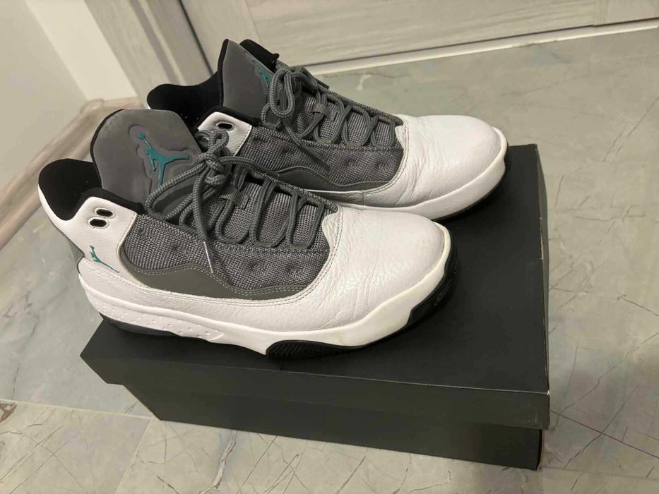 Nike Air Jordan Max Aura 2 WHITE WOLF GREY 42