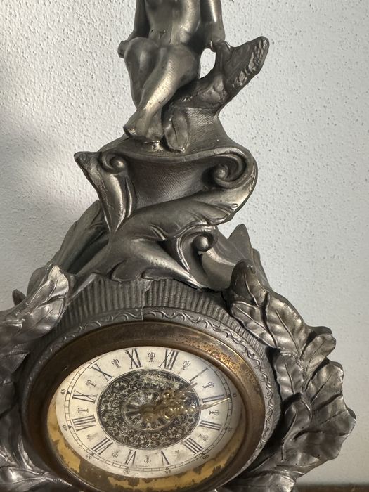 Tin Clock427870118803548161