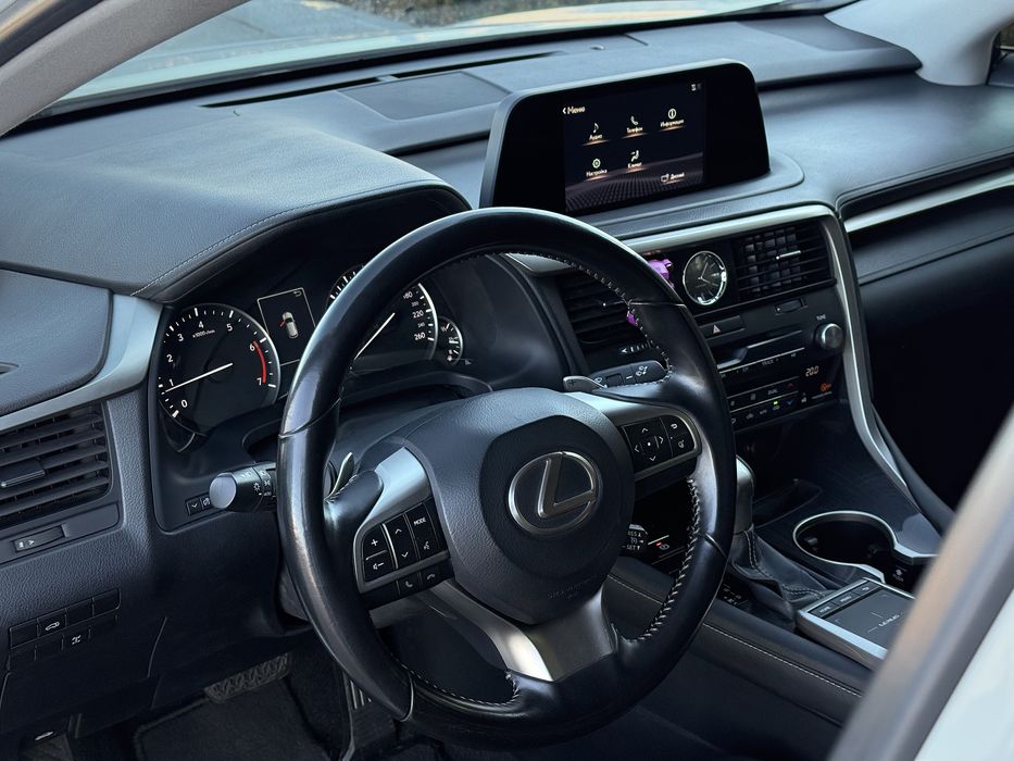 Продам Lexus RX 2021