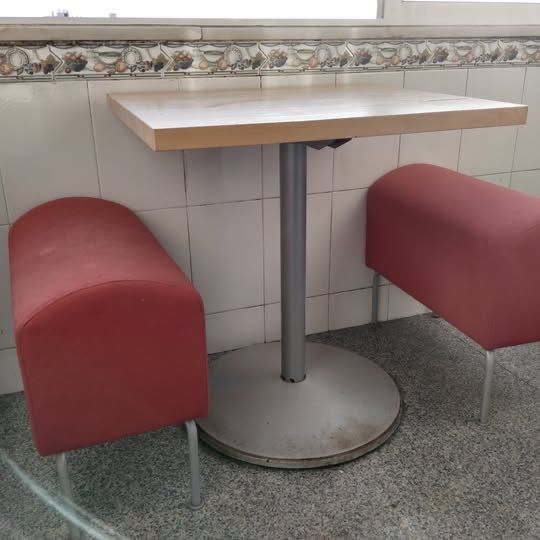 Mesa e cadeiras de refeição