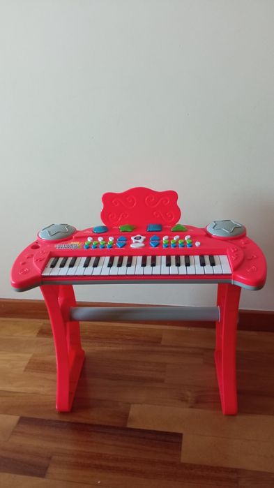 Piano eletrônico de brincar
