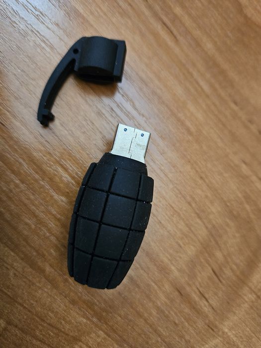 Pendrive  granat