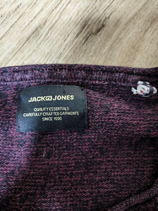Кофта Jack&Jones
Идеальное состояние, очень красиво смотрится на теле,