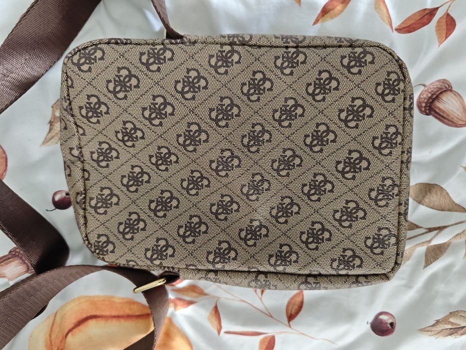 Torebka torebeczka Guess w monogram