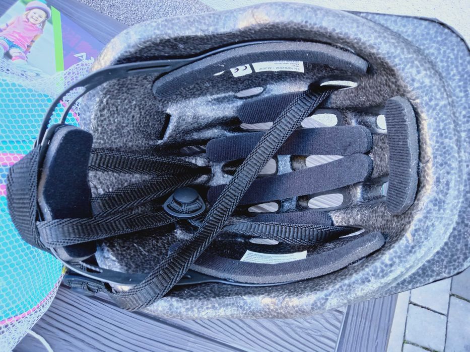 Kask rowerowy komplet