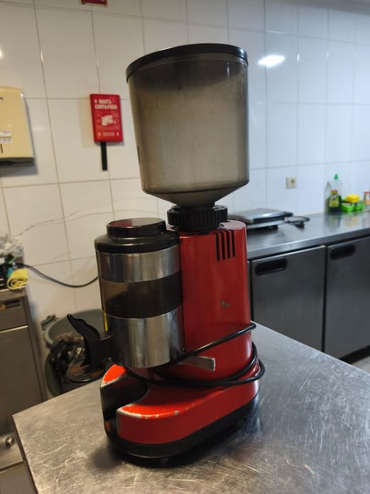 Moinho de Café Profissional Comercial C/ Doseador (Estilo Vintage/Rossi) – Vermelho