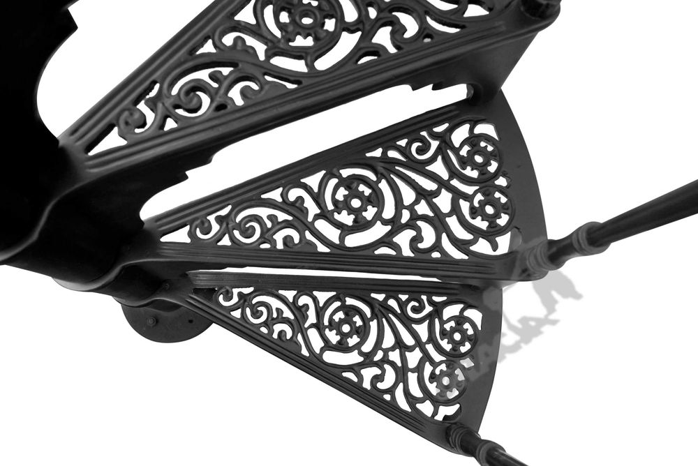 Schody żeliwne kręcone fi 1,22 m wzór nr 1 - z 1 tralką /stopień