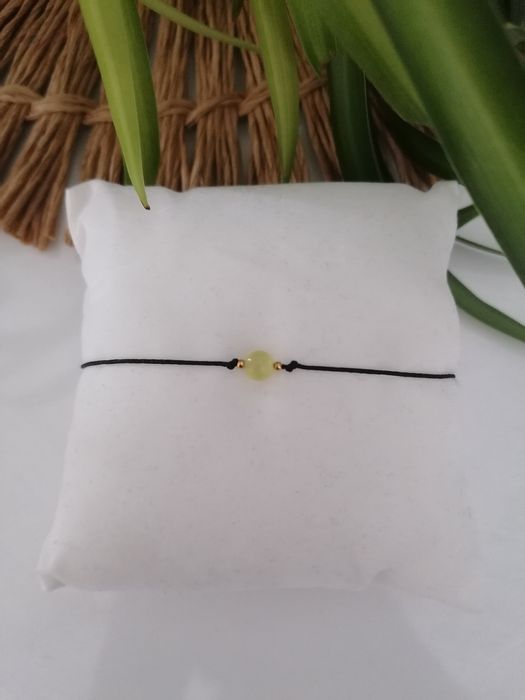 Bransoletka na sznurku z kamieniem naturalnym