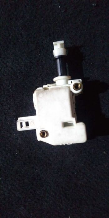 Fecho Da Tampa Do Combustivel Volkswagen Passat (3B3)