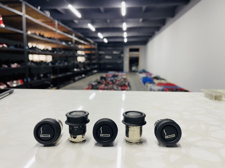 Прикурювач На БМВ е39 Е46 Е38 е53 е60 е90 е83 Прикуриватель Оригінал