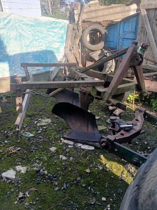 Продам трактор юмз-6. Окремо можна купити плуги,прицеп та роторну косу