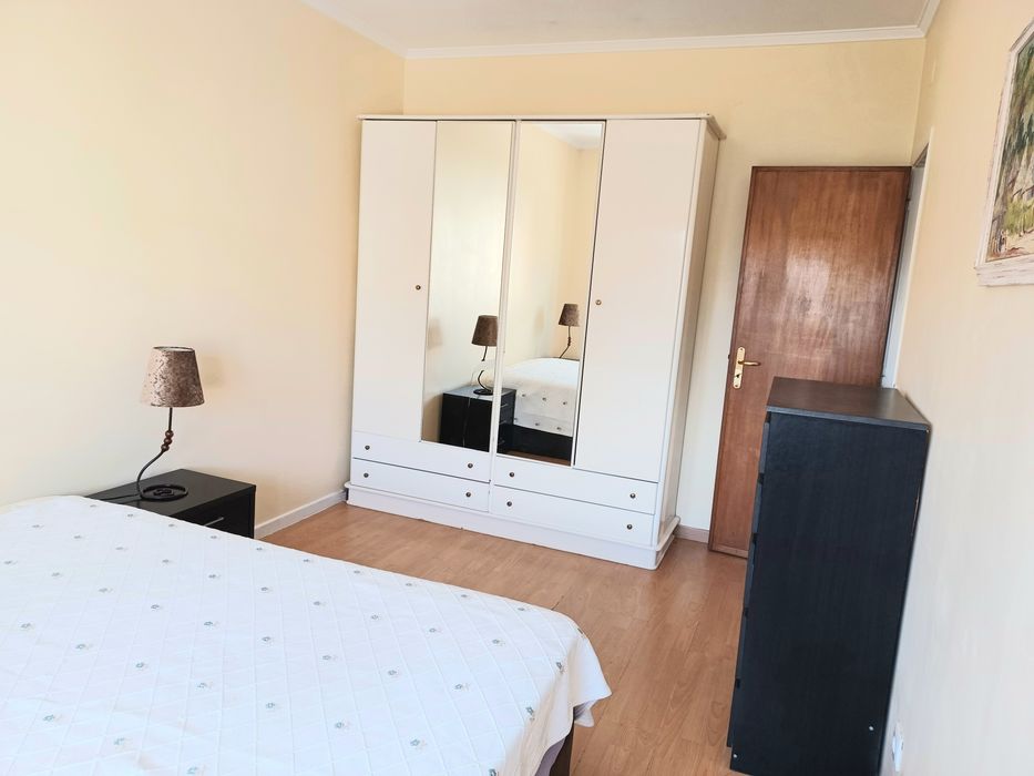 Quarto com cama de casal
