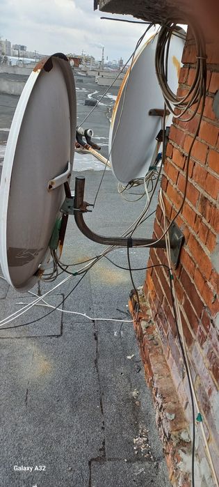 Супутникова  тарілка з тюнером