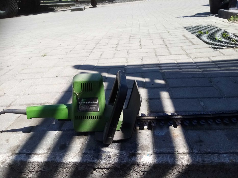 Sprzedam nożyce do żywopłotu.
