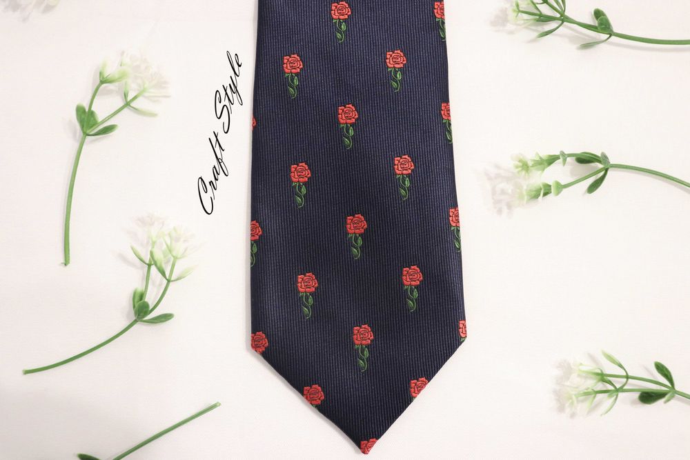 Gravata (Porsche 911, Catos, Bengala de Natal, Barcos a Vela, Rosas)