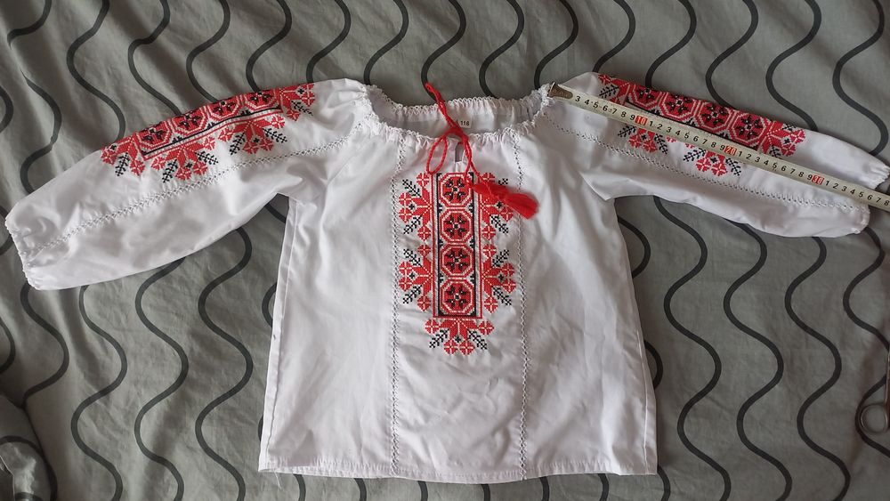 Продам вишиванку для дівчинки  рр 116