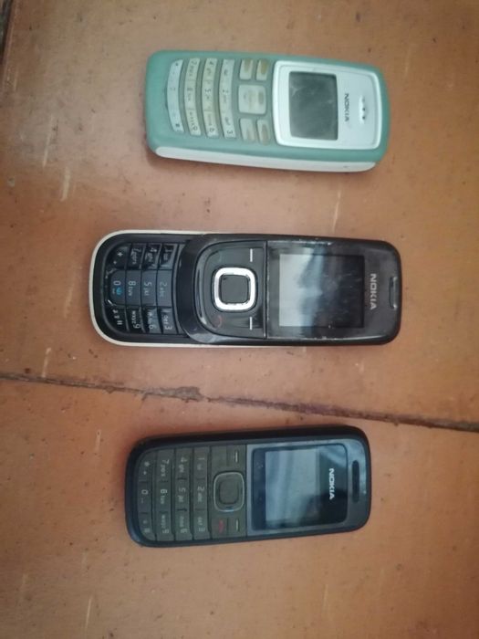 3 telemoveis nokia antigos a funcionar
