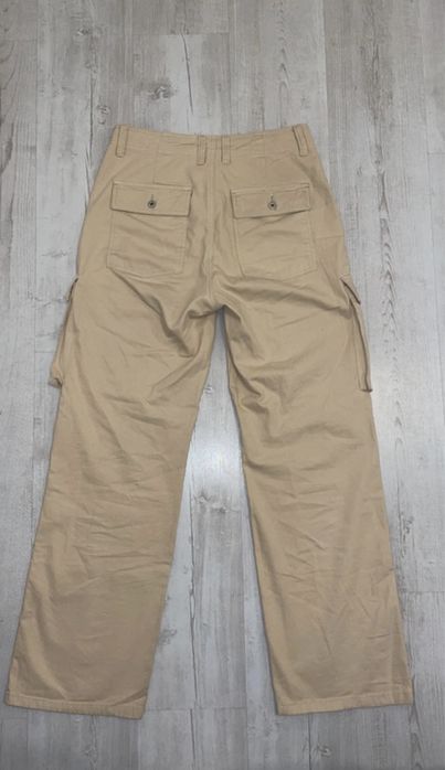 Beżowe spodnie cargo