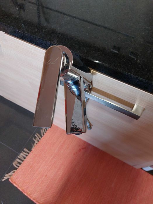 Torneira monocomando de lavatório