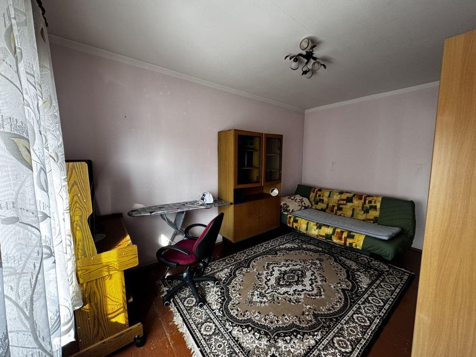 Окремий  2-х поверховий цегл.  будинок