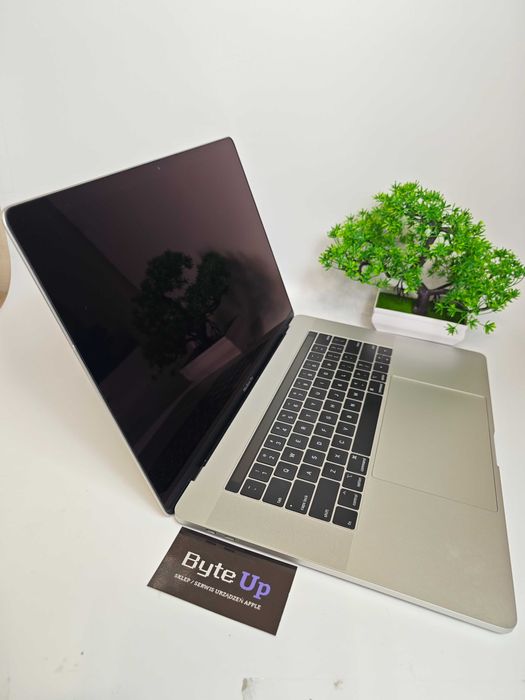 Apple MacBook Pro 15" (A1990, 2018) – i9 / 32GB RAM / 1TB SSD | ByteUp