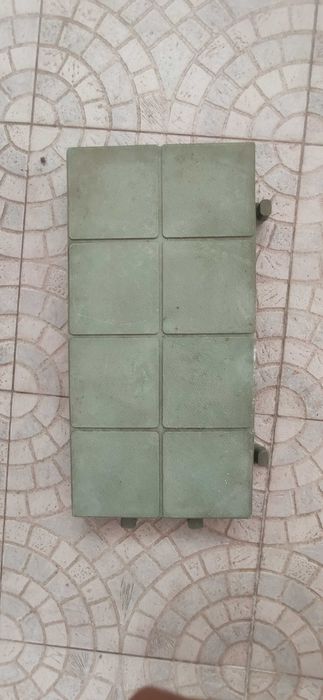 Estrado de resina verde 20cmx40cm