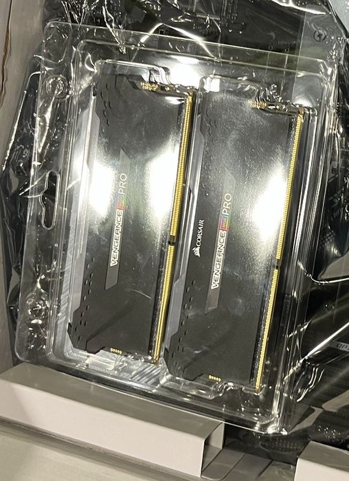 Memoria Ram (2x16=32GB 3600Mhz) Corsair VENGEANCE RGB PRO