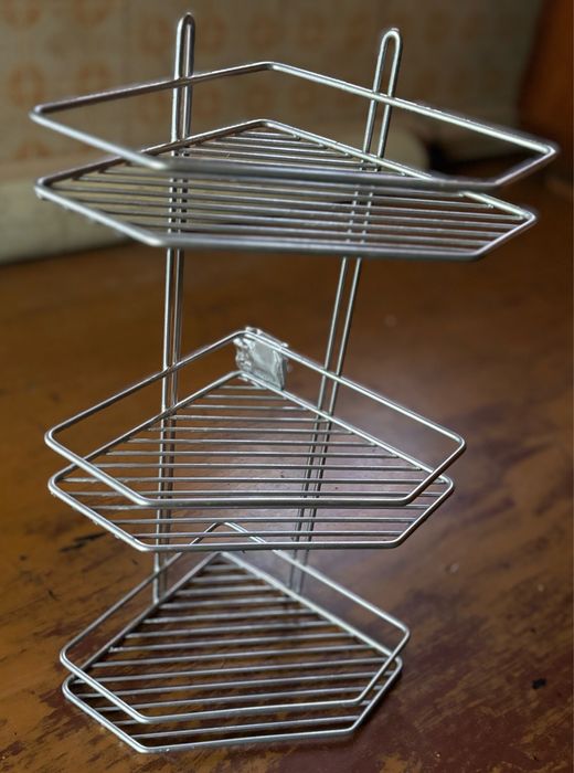 Metalowa srebrna półka łazienkowa wisząca