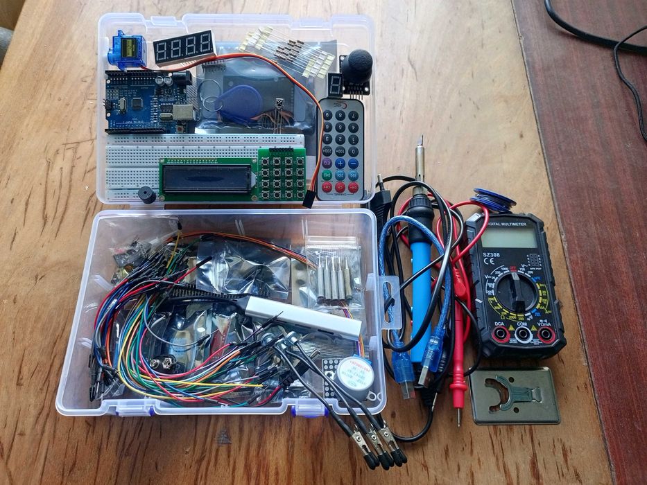 Великий набір Arduino Uno + паяльник, мультиметр, перехідник і тримачі
