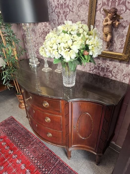 Aparador Estilo Neoclássico em Madeira Nobre.