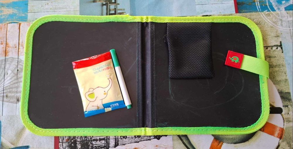 Livro Portátil/Lousa para giz ou caneta apagável Dinossauros