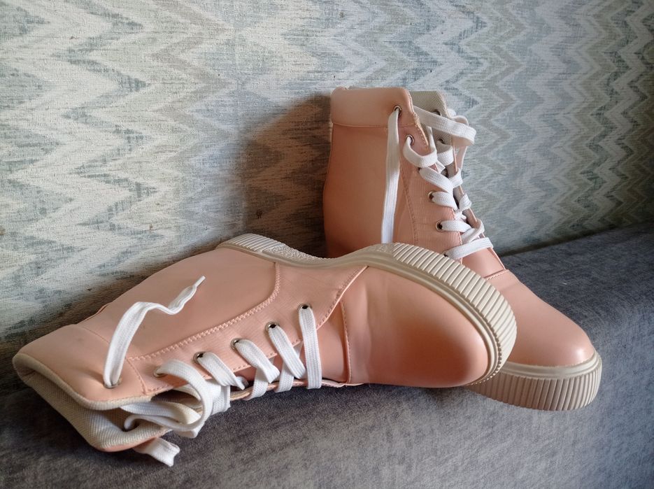 Жіночи полуботинки снікерси. Нові. Розмір 40