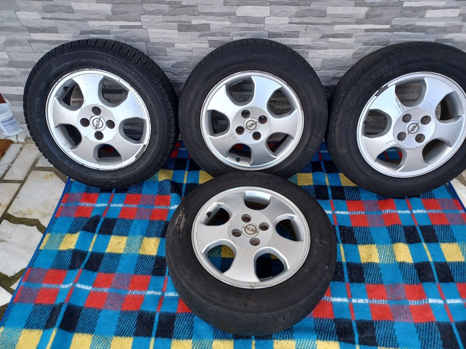 Jantes 4x100 com pneus incluídos e uma delas nova