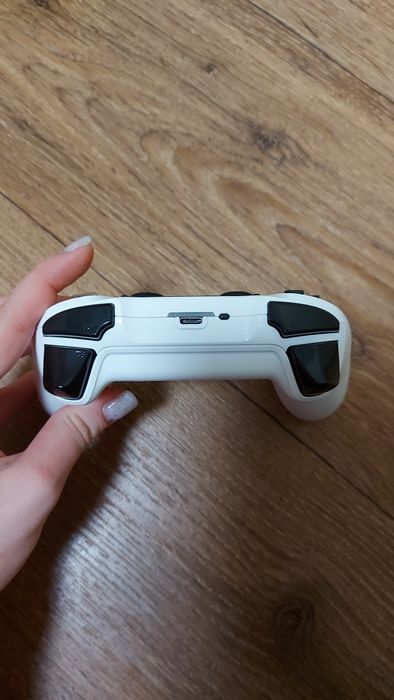 Ігровий джойстик для ПК та PS4
