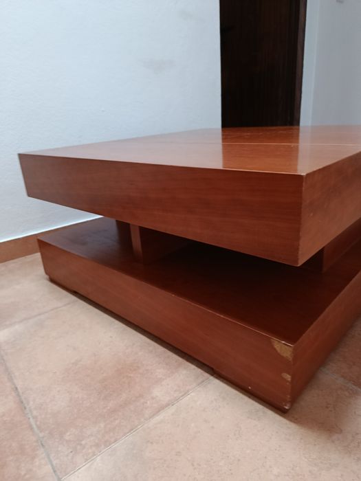 Mesa de Centro em Cerejeira com Arrumação