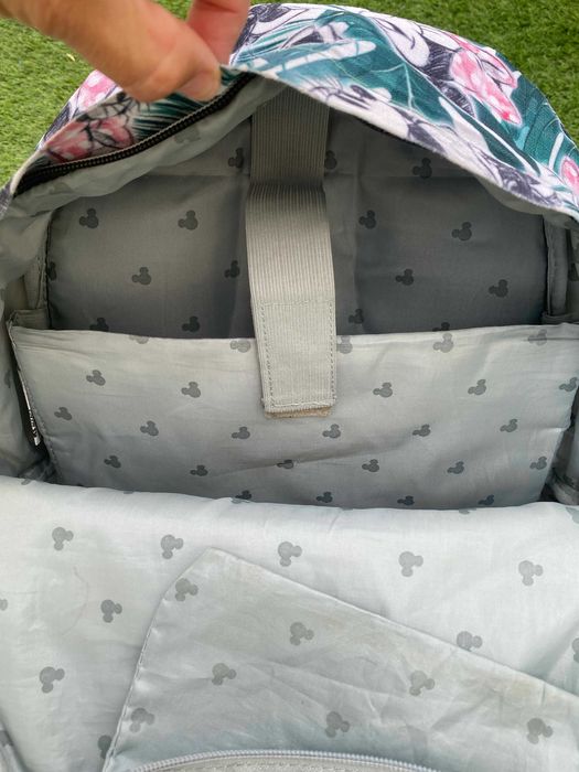 Mochila Disney Minnie Mouse com USB e compartimento para portátil