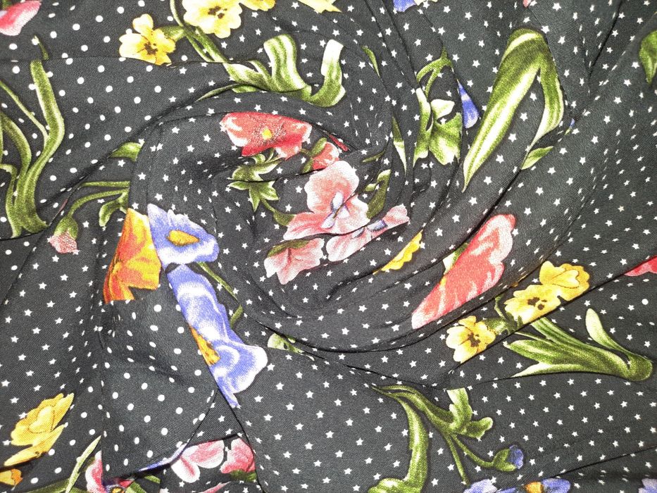 Bluzka czarna w kropki i drobne kwiatuszki