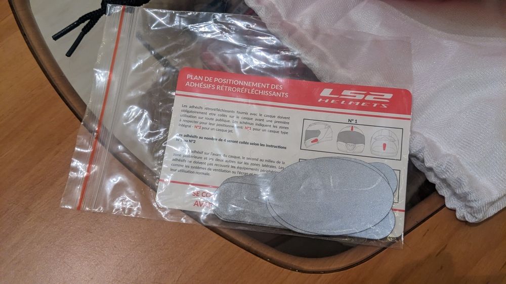 ШОЛОМ персикового кольору в ДУЖЕ ХОРОШОМУ СТАНІ!