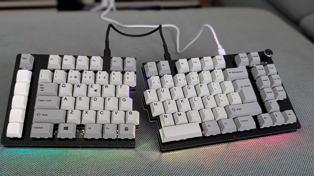 Teclado Mecânico Ergonómico PT-PT configurável 75% TKL