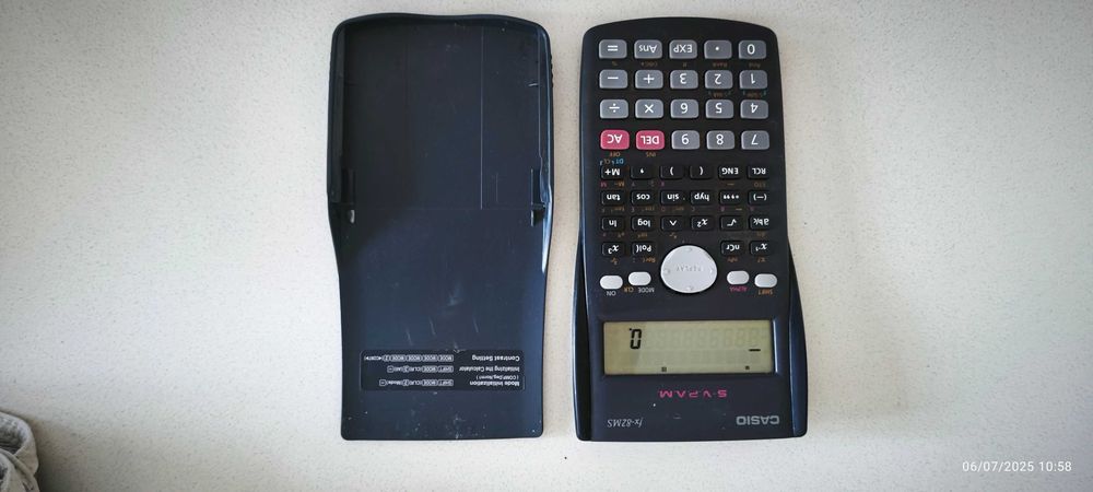 Máquina calculadora CASIO fx-82MS