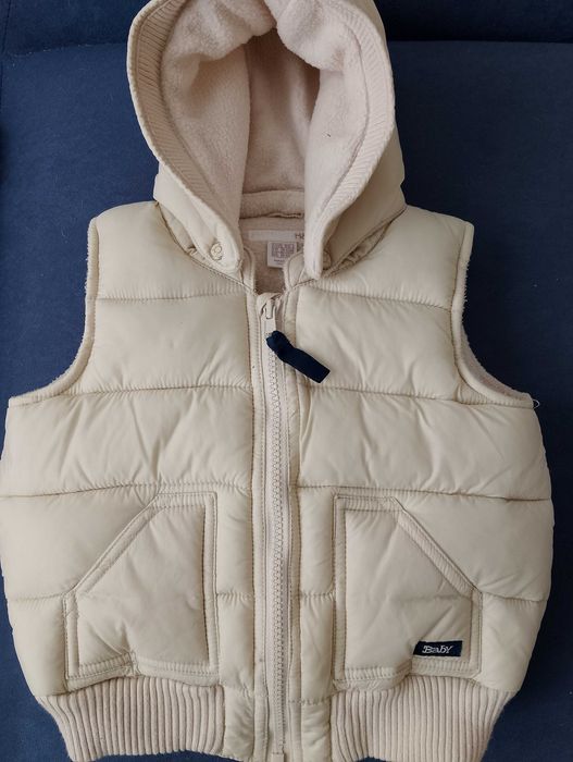 H&M. Markowy bezrękawnik dziecięcy.