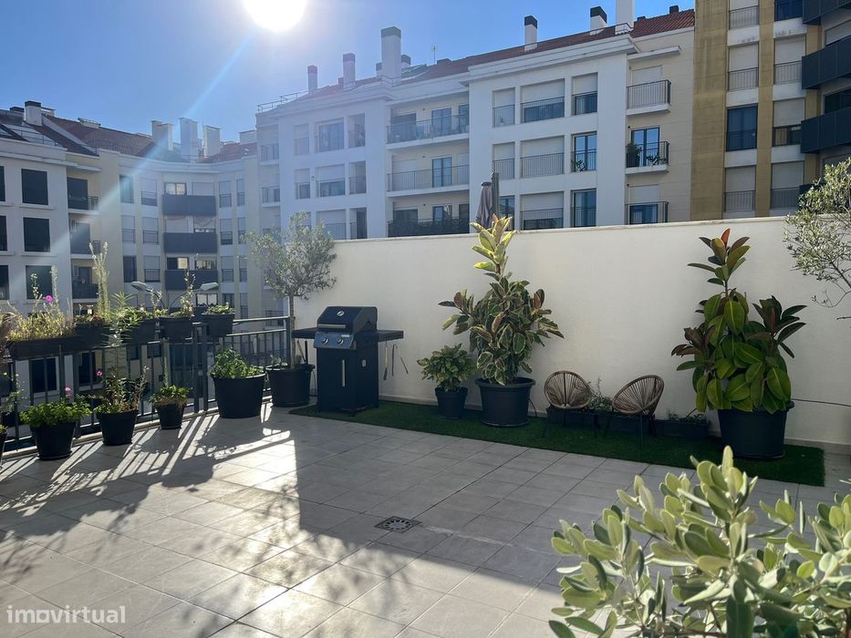 T2 com terraço de 65m2, box e arrecadação - Atalaia, Amadora