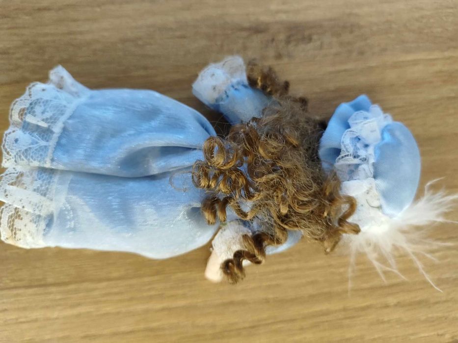 Porcelanowa lalka