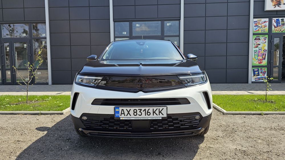 Автомобіль куплений в автосалоні 21.07.2023 року. Один власник, обслуговування виключно у офіційного дилера, авто на гарантії. Двигун 1.2 Pure Tech надійний та перевірений часом, автомат Аіsin 8-ми ступеневий. Комплектація максимально можлива GS Line. Диски R-18, цифрова панель приладів, 12-ти дюймовий мультимедійний монітор, камери кругового огляду, матричні фари, безключовий доступ, Apple CarPlay / Android Auto, навігація, адаптивний круїз-контроль, системи утримання в смузі, втоми водія, автоматичного гальмування та багато іншого. Гаражне зберігання. Стан нового автомобіля. Додаткові питання за телефоном.