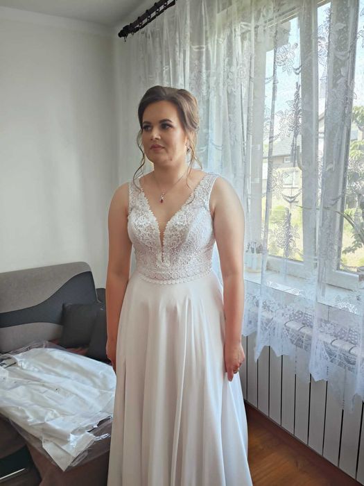 Zwiewna śnieżno biała suknia ślubna dł. 153cm