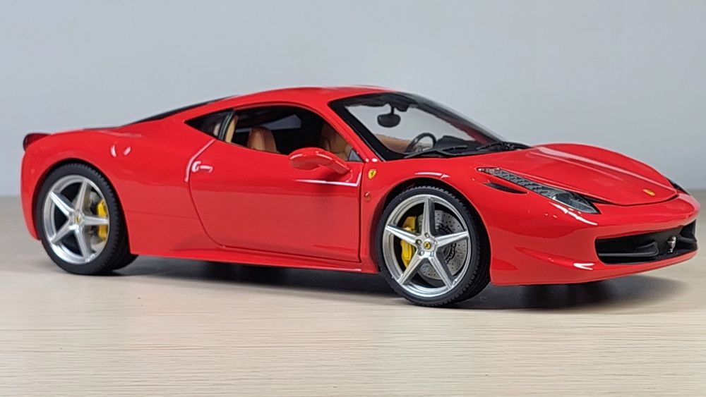 Модель Ferrari 458 Italia Hot Wheels 1:18